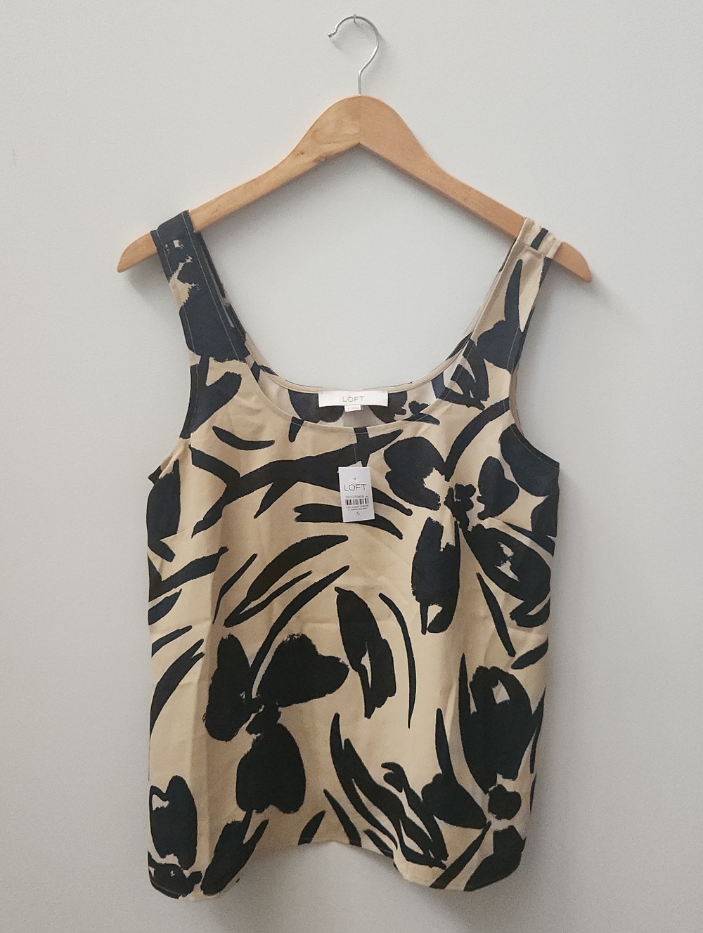 LOFT Ann Taylor Beige Navy Floral Tank Top Size S NWT Sleeveless Blouse